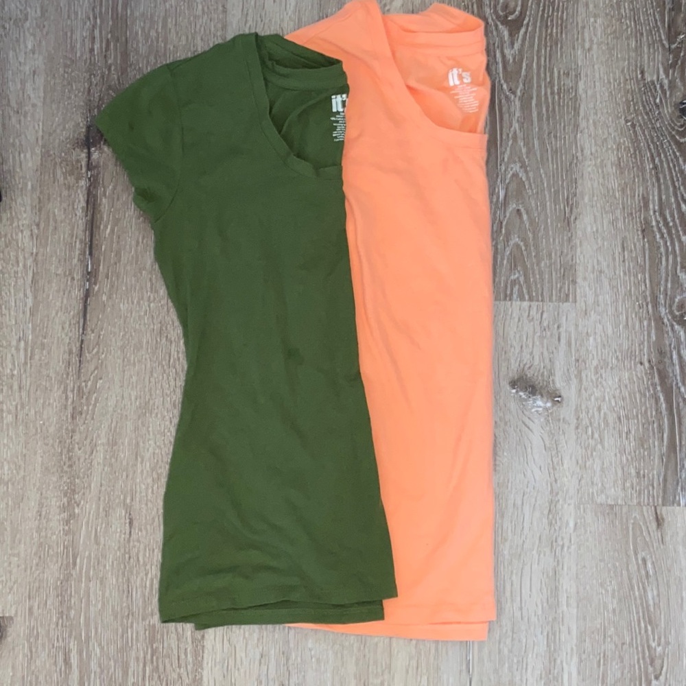 2 short sleeve shirts